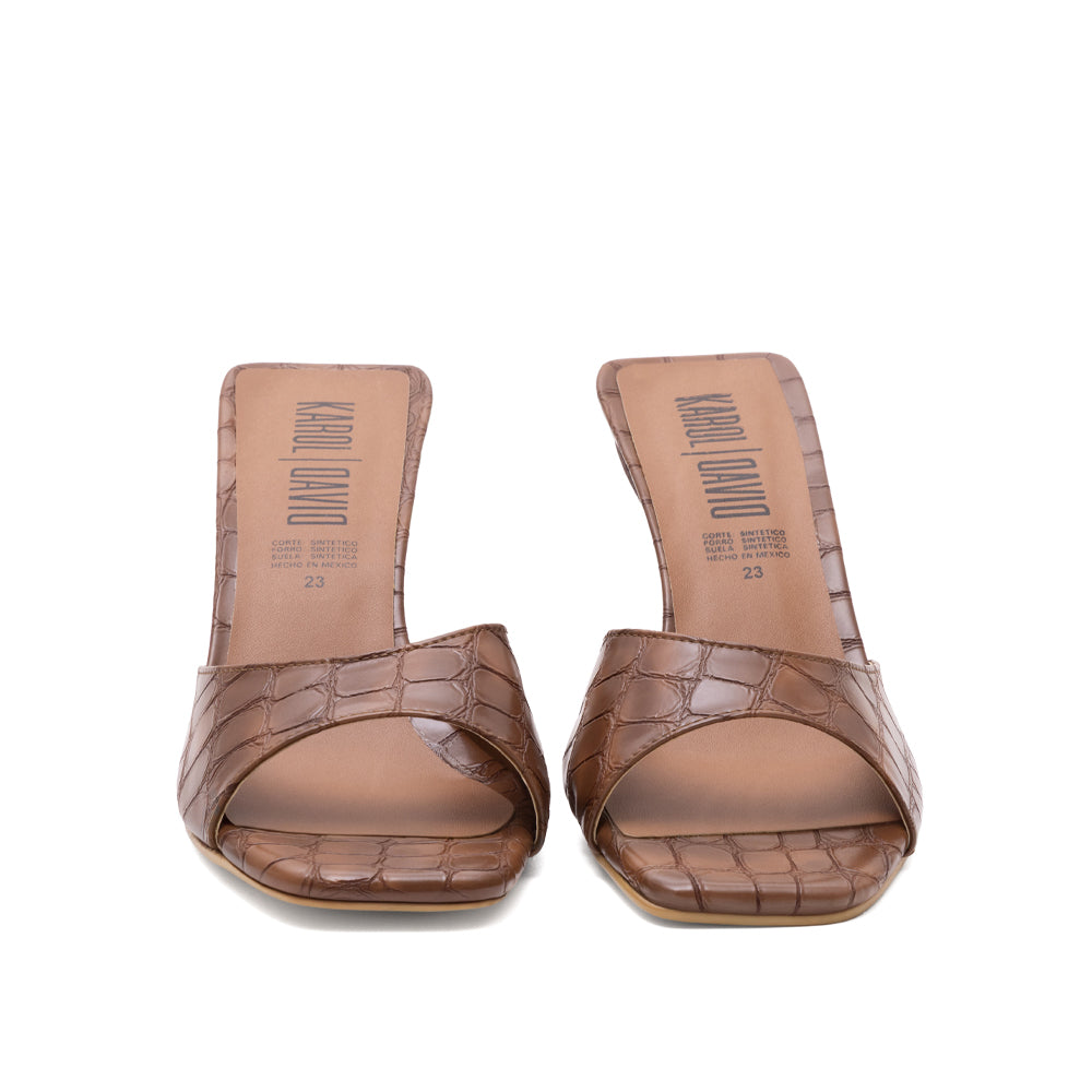 Zapatilla Tacón Bajo Texturizado Croco Camel 16-310